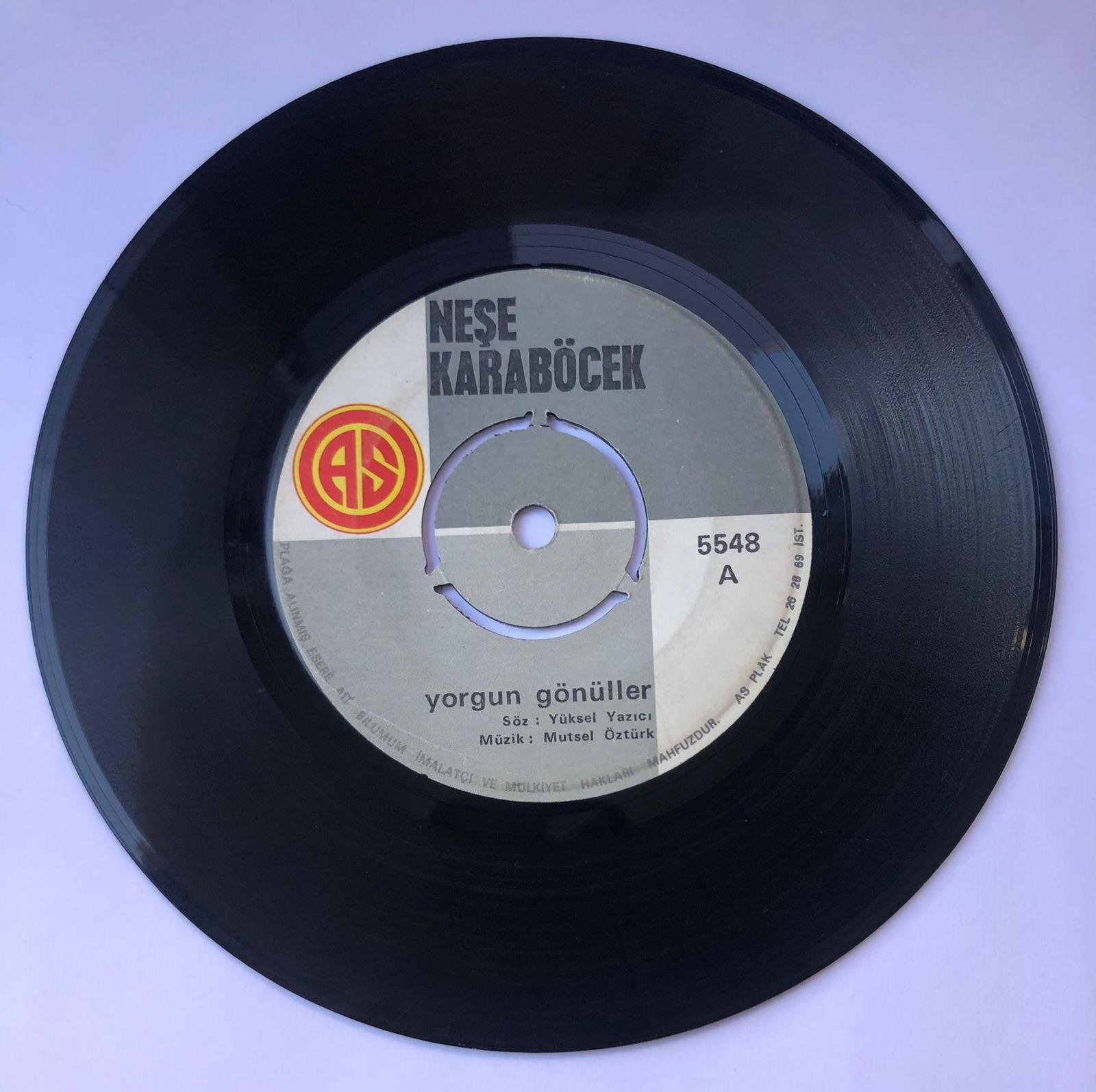 Neşe Karaböcek - Yorgun gönüller / Madem küstün dargındın / 45'lik plak