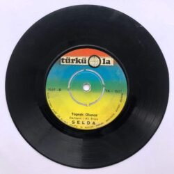 Selda Bağcan - Çemberimde Gül Oya / Toprak Olunca