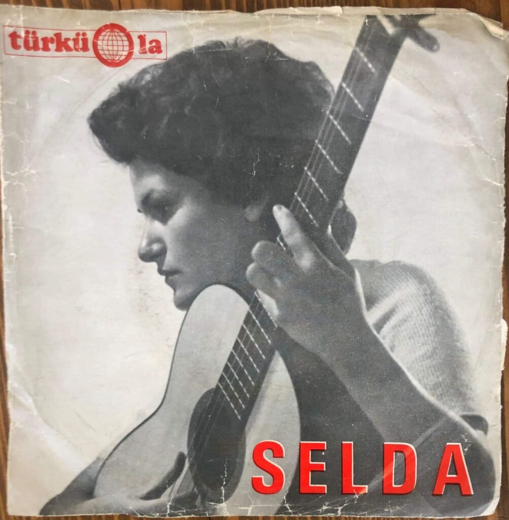 Selda Bağcan - Çemberimde Gül Oya / Toprak Olunca
